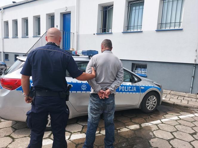 Zelów: Podpalił okno i groził mieszkańcom. 36-latek trafił do aresztu