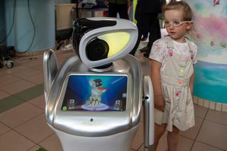 W sosnowieckim szpitalu, jak w „Gwiezdnych wojnach”. Roboty witają ludzi!