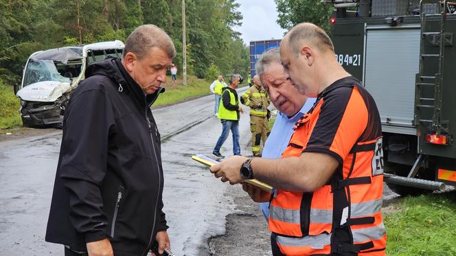 Wypadek w pobliżu Konotopu  - autobus z tirem 