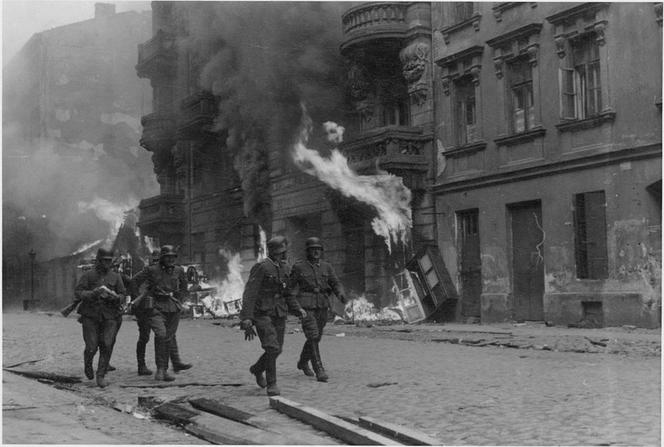 Tak wyglądało życie w warszawskim getcie. Zobacz unikatowe zdjęcia z innego świata [GALERIA]