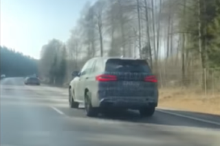 Zakamuflowane BMW M8 Cabrio i BMW X5 M przyłapane na publicznych drogach - WIDEO