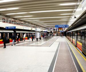 Metro w Warszawie już wozi pasażerów, ale wciąż są drążone nowe linie