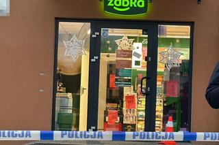 Brutalne zabójstwo w Żabce w Sochaczewie. Zadał ekspedientce 20 ciosów nożem i uciekł. Trwa obława