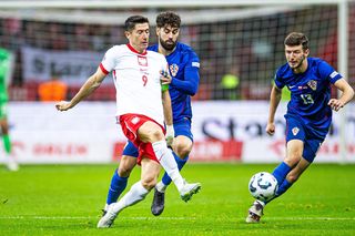 Robert Lewandowski buduje nowy dom w Hiszpanii. Na jaw wychodzą zadziwiające szczegóły, zatrudnia do pracy tylko jedną nację!