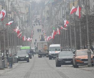 Biało-czerwone flagi na ulicach Kielc