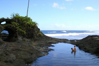 Plaża przy To Sua Ocean Trench