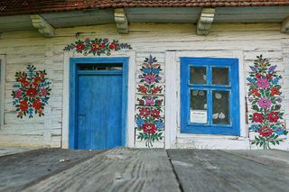 To najpiękniejsza wieś w Małopolsce według AI. Jej ozdobą się malowane domy