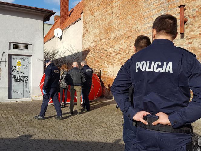 Tragedia w Lesznie. Na chodniku zmarł mężczyzna