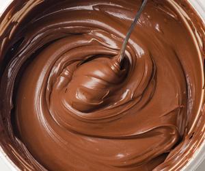 Domową nutellę możesz jeść łyżką. Nawet jak jesteś na diecie