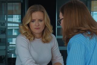 M jak miłość, odcinek 1681. Julia (Marta Chodorowska), Sylwia (Hanna Turnau)