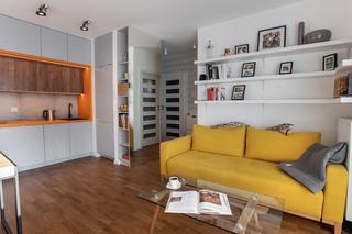 38-metrowa kawalerka projektu Interiorsy. Króluje tu minimalizm z dużą dawką koloru