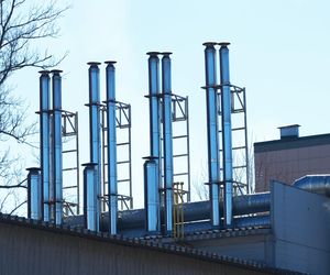 Co siedzi w kominie? Jak dobrać system kominowy do hali?