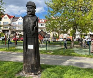   Ełk. Tłumy turystow odwiedzają to miasto. Jest największym na Mazurach