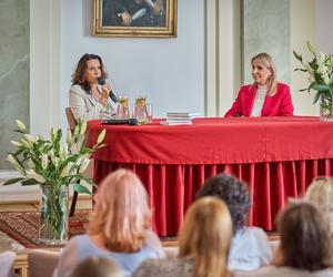 Dorota Goldpoint - ulubiona projektantka gwiazd i bizneswoman głosem wszystkich kobiet. Wspierają ją Bożena Dykiel i Weronika Marczuk