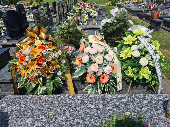 Nowa Sarzyna. Przemysław  S. przyznał, że zabił sąsiadkę. Na grobie pojawiły się kwiaty od sąsiadów [ZDJĘCIA]