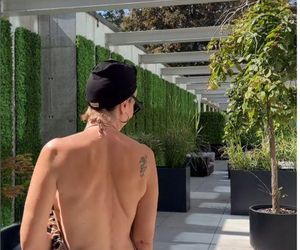 52-letnia Paulina Smaszcz odsłoniła plecy aż po… rozległy tatuaż