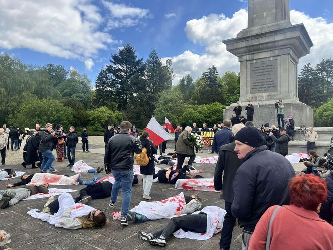 Protest na Cmentarzu Mauzoleum Żołnierzy Radzieckich w Warszawie (9.05.2025)