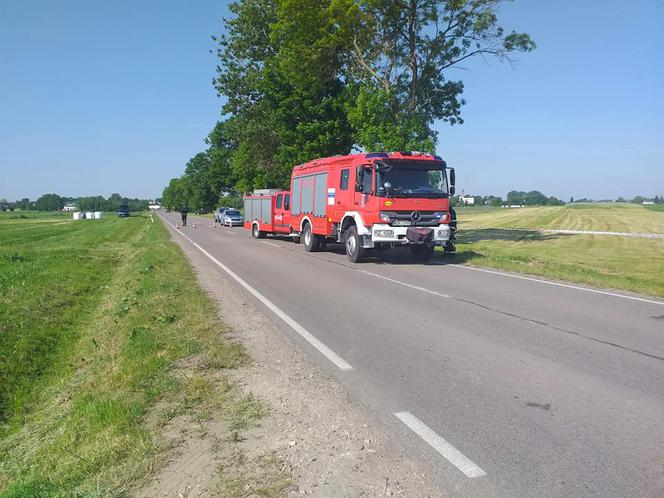 Nur. Autobus z dziećmi wypadł z drogi i wylądował na boku! Sześcioro z nich jest w szpitalu [ZDJĘCIA]