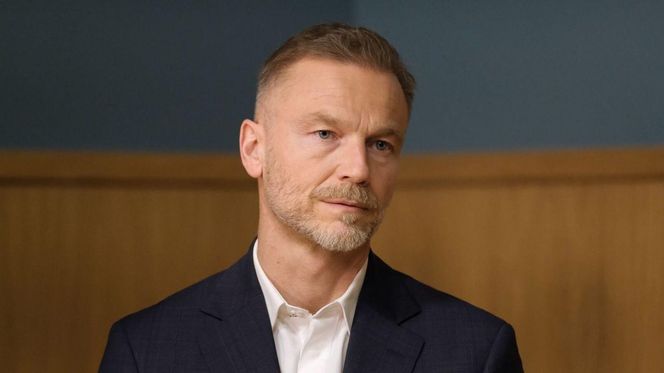 M jak miłość odc. 1872 po wakacjach. Andrzej Budzyński (Krystian Wieczorek)