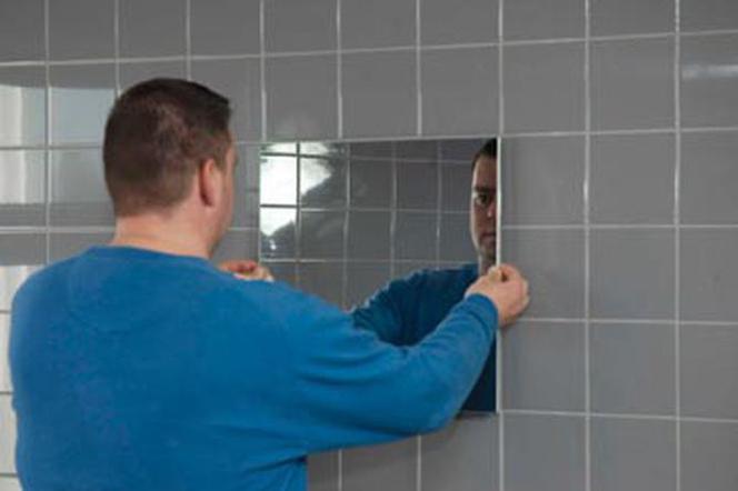 Montujemy lustro w łazience