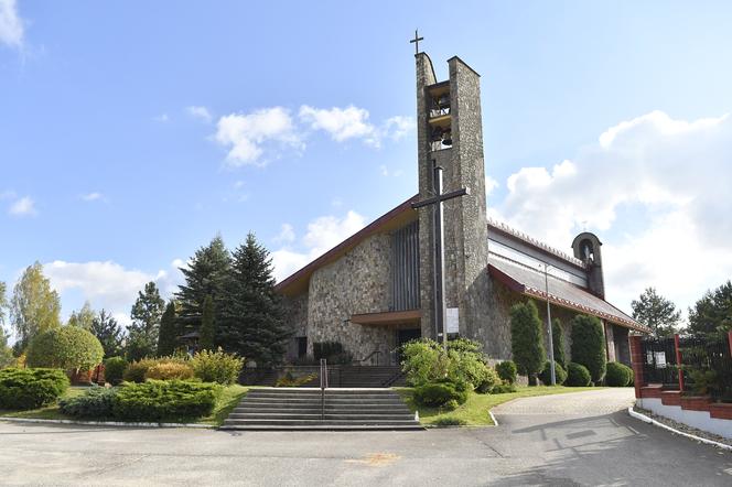 Dramatyczny wypadek zdarzył się w sobotę 8 pażdziernika 2022 przed kościołem w gminie Kowal pod Radomiem