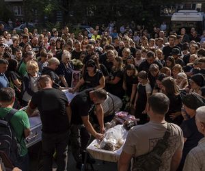 Rakiety Putina zabiły 2-latkę w ramionach mamy! Zdjęcia z pogrzebu ściskają za serce