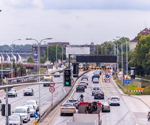 Budowa przejścia dla pieszych przez Wisłostradę w Warszawie