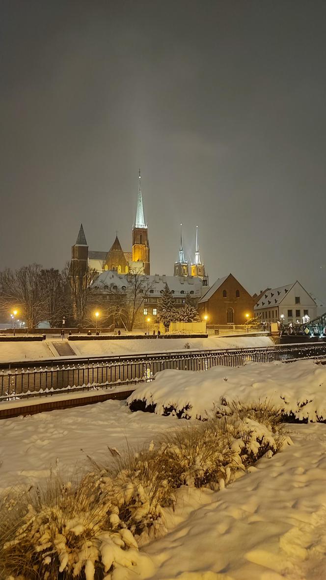 Ostrów Tumski we Wrocławiu w zimowej odsłonie. To miejsce trzeba odwiedzić [zdjęcia]