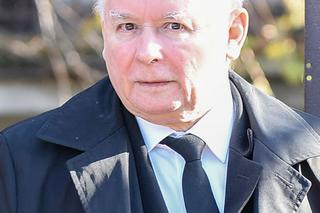 Limuzyną na grób matki. Jarosław Kaczyński 