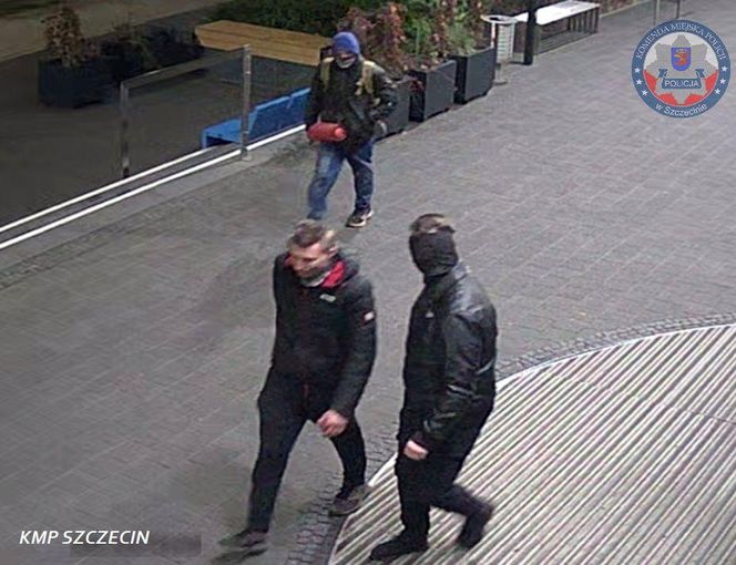Policja poszukuje sprawców ostrzelania kamienicy w centrum Szczecina