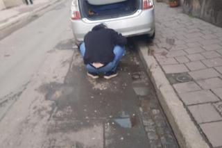 Makabra w centrum Krakowa. Taksówkarz raniony w szyję