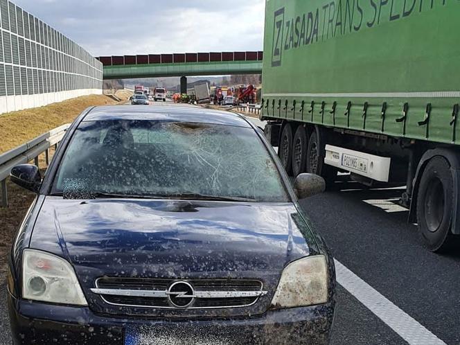 Wystrzał opony w ciężarówce na A4
