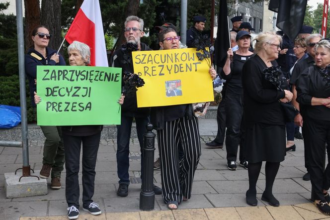 Przeciwnicy Karola Nawrockiego pod Sejmem 6.08.2025