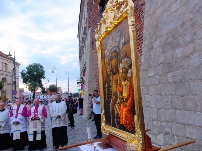 Łzy na twarzy Maryi. Wierni uczcili 75 rocznicę Cudu Lubelskiego