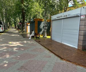 Papieros w jednej ręce, kradziona biżuteria - w drugiej. Beztroski złodziej w rękach policji