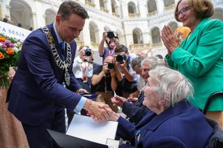 Pięciu nowych honorowych obywateli Warszawy. Kto otrzymał tytuł?