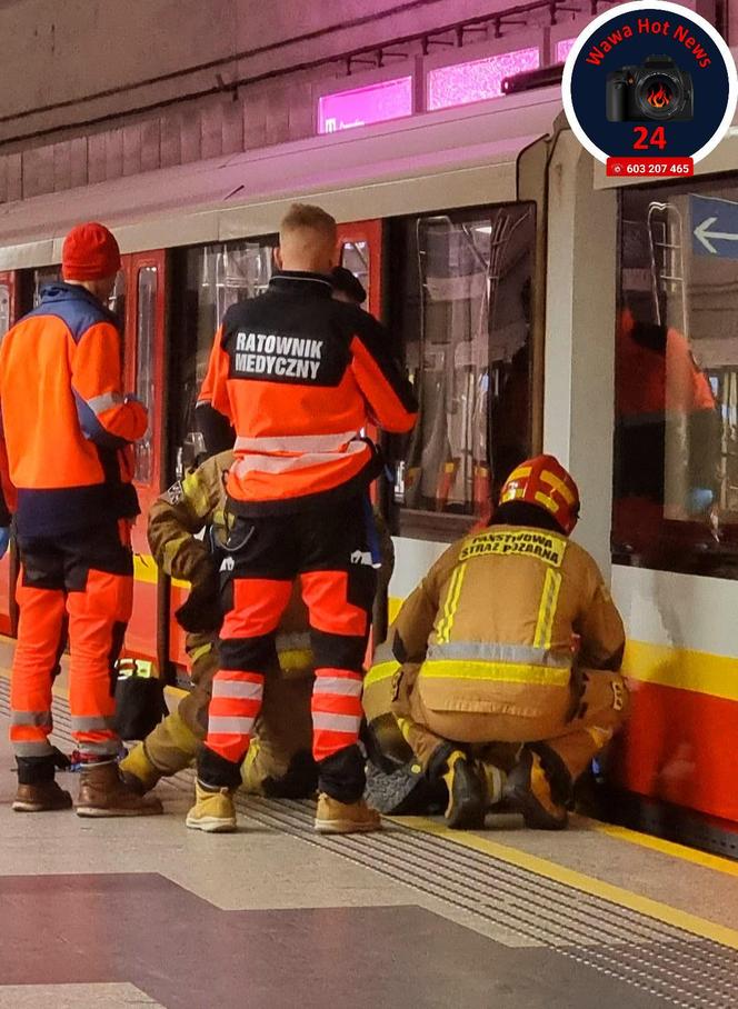 Horror na stacji metra. Pociąg śmiertelnie potrącił człowieka