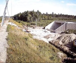 Wsuwanie wiaduktu kolejowego w nasyp w Częstochowie przez Strabag