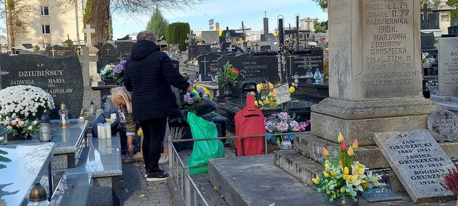 Przygotowania do Wszystkich Świętych Zamość