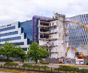 Trwa rozbiórka Curtis Plaza - zdjęcia. To objaw szerszego zjawiska. Warto wiedzieć, jakiego