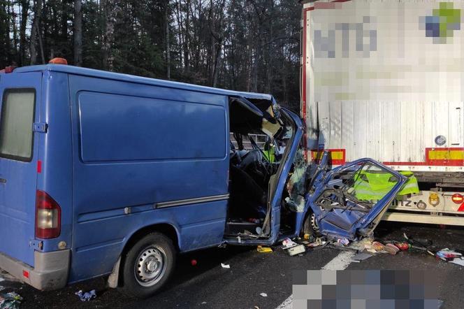 Zderzenie busa z ciężarówką w Bełżcu