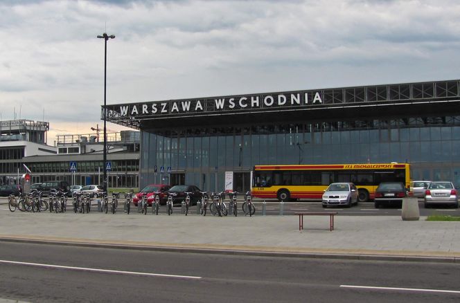 1. Dworzec Warszawa Wschodnia.  Sprawdź opis.