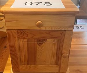 Nadleśnictwo Tuszyma wyprzedaje meble