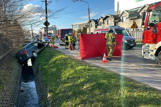 Huknął w słup i wpadł do rowu. Na miejscu lądował śmigłowiec ratunkowy