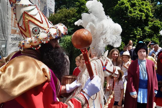 Lajkonik tradycyjnie maszerował przez centrum miasta NAGRANIE