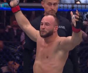 Krwawa wojna Rębeckiego na UFC 308. Fenomenalna bitwa w Abu Zabi! Polak wygrywa