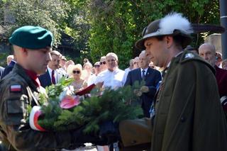 Przed kamienicą przy ul. Matejki odsłonięto tablicę upamiętniającą trzech wybitnych przemyślan