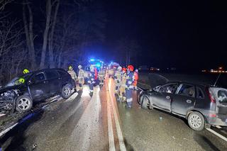 Wypadek w Waganowicach. Zderzyły się dwa samochody, pięć osób zostało rannych 