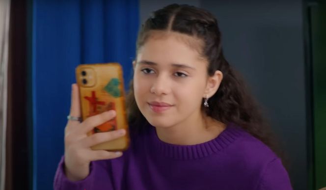 Zeynep przymierzy suknię ślubną, a Ege oszaleje na jej widok.