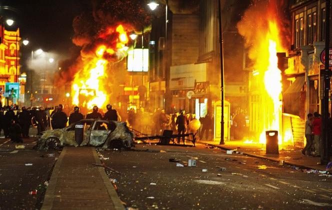 [Obrazek: gf-J2DV-Kiiq-xLHe_zamieszki-w-wielkiej-b...nocrop.jpg]